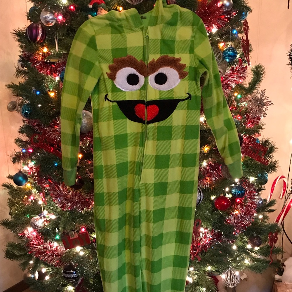 🔥4/$25🔥NWOT. Adult Oscar the grouch onsie.